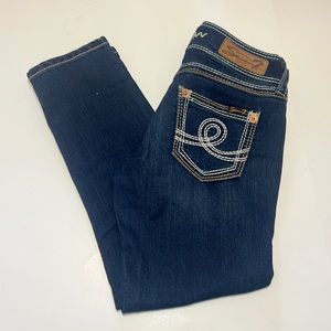 Seven For. Denim cropped. Triple stitch detail. Size 25. Stretch.